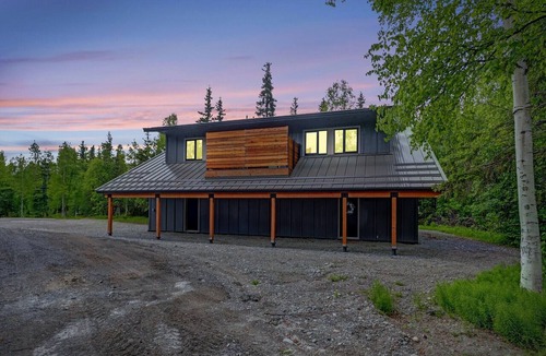 Huffman - O' Malley Apartment | Home Away From Home: 2-bedroom apartment in superb Anchorage with WiFi