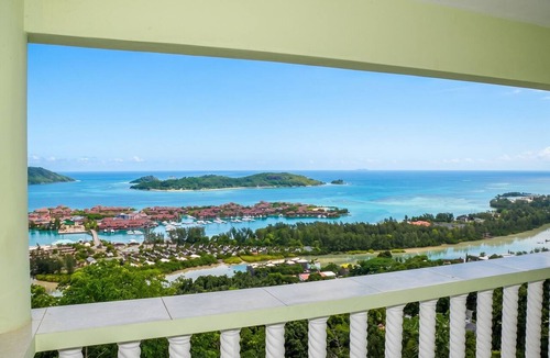 Zig Zag Ward Villa | Homerez - Villa in Victoria
