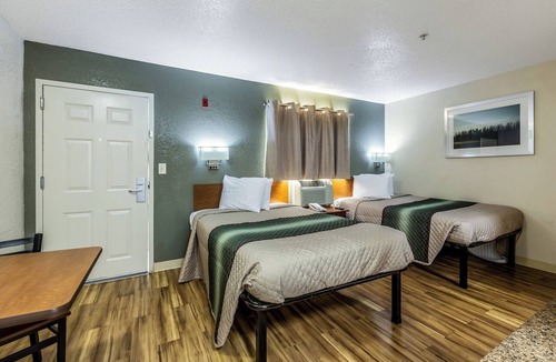 Chamblee Hotel | HomeTowne Studios by Red Roof Atlanta - Chamblee