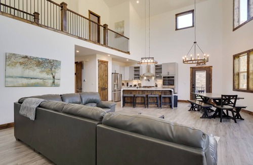 Blue River House | Hot Tub, Pool Table & Fireplace: 5 Mi to Breck!