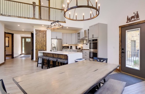 Blue River House | Hot Tub, Pool Table & Fireplace: 5 Mi to Breck!