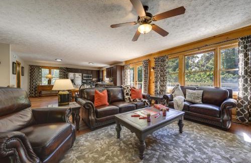 Chalet Village House | Hot Tub & Resort Perks! Gatlinburg Mtn Retreat