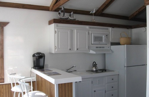 Thompson Square - Bunker Hill Boat Rental | Houseboat in Boston Harbor Wifi A/C/Heat Be rocked to sleep
