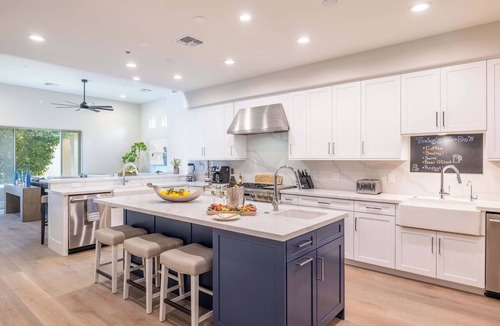 Central Scottsdale House | HÓZHÓ Shea | Bowling, Movie Theatre and Hot Tub