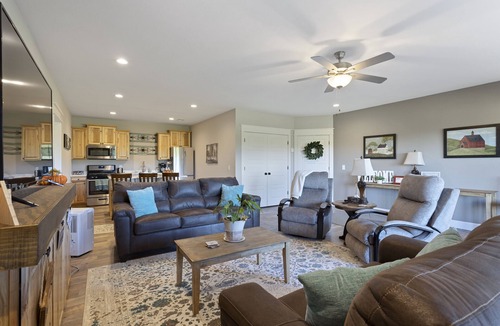 Landrum House | Huge Panoramic Mountain View, KING Bed, Office, Relaxing