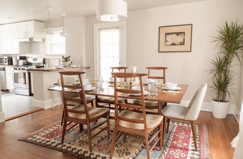 Mount Lookout House | Hyde Park Hideaway Private Lane, Patio & Parking