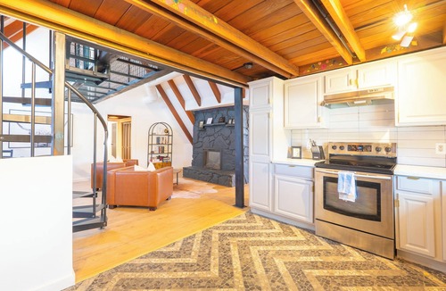 Lake Montezuma Cabin | Iconic A-Frame with Hot Tub/Stargazing/King Bed/Pet Friendly near Sedona!