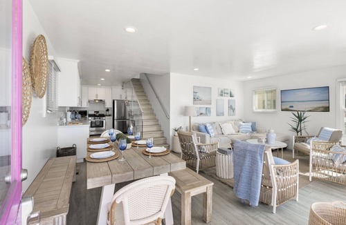 Townsite House | Immaculate Beachfront House, Easy Beach Access, Guest Favorite