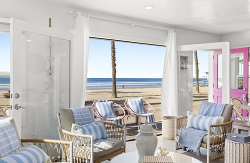 Townsite House | Immaculate Beachfront House, Easy Beach Access, Guest Favorite