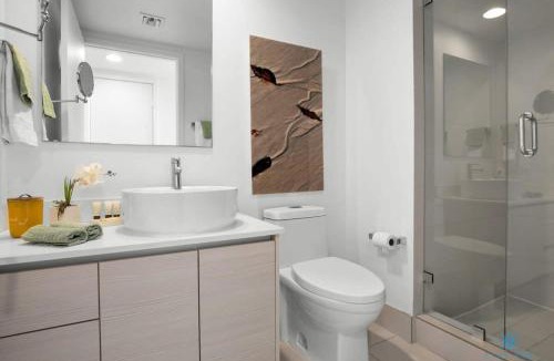 Hallandale Beach House | Infinity View - Balcony - Pool - Gym - Near Beach