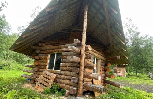 Talkeetna Cabin | Interior Alaska vacation getaway. Secluded 1 bedroom cabin next to the river.