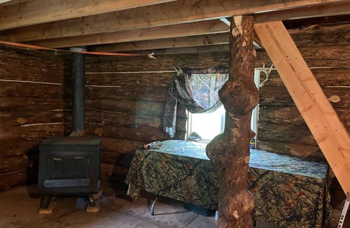 Talkeetna Cabin | Interior Alaska vacation getaway. Secluded 1 bedroom cabin next to the river.