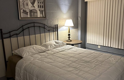 St. Cloud Hostel | J-E Hotel & Suites