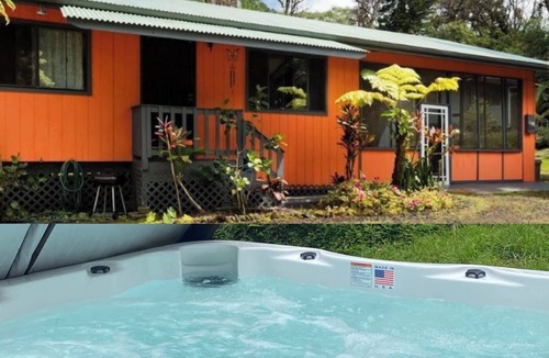 Leilani Estates House | Jungle Home AC NearHot Ponds Fissure 8 Hot tub