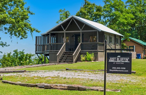 Mentone Cabin | Just Bluffin’ at Mentone-Hot tub for two w/brow views!