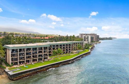 Kahana House | Kahana Reef 201 · KR 201 OceanFront 1BD Condo w Ocean Views Pool