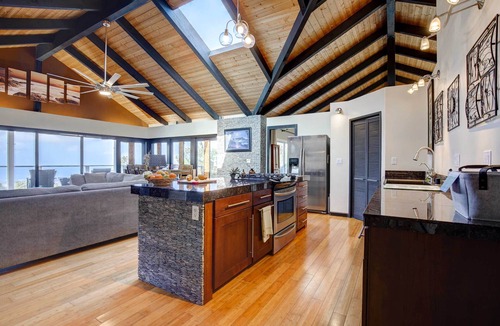 Kalaoa Cottage | Kailua-kona House w/Balcony & Ocean Views!