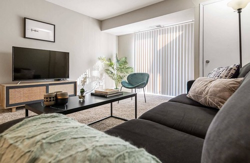 Northeast South Bend Apartment | Kasa | Bright 2BD, Near Norte Dame | South Bend