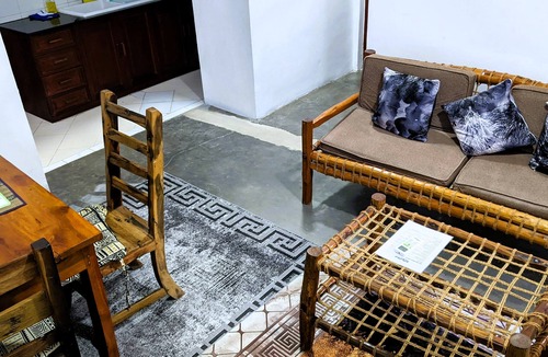 Stone Town Apartment | Kay's Place Beautiful Train house Safari