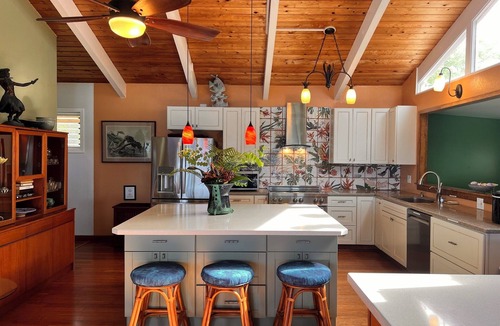 Kahaluu Bay House | Kona OCEANFRONT PVT Home ~ Sleeps 8+, Hot Tub, 2 min walk to Magic Sands Beach