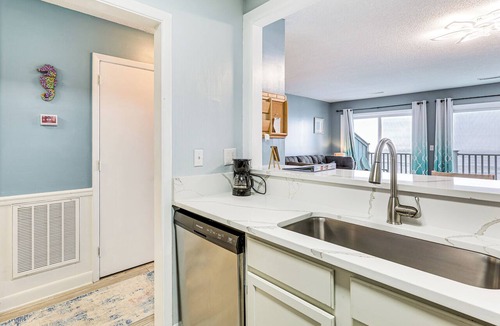 Kure Beach Apartment | Kure Beach Condo w/Panoramic Ocean Views!