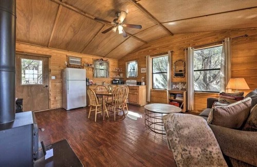 Wimberley Cabin | La Luna- Private cabin with amazing views, bed swing, fire pit, & hot tub!