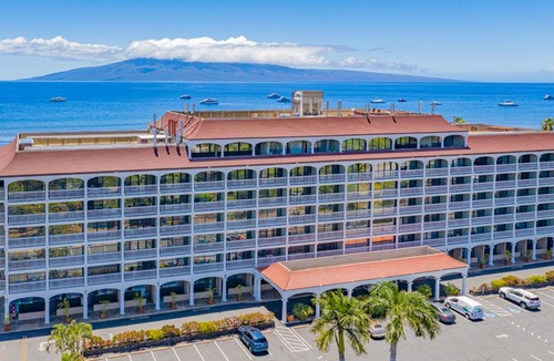 Historic Lahaina Front Street Apartment | Lahaina Shores Beach Resort By Castle