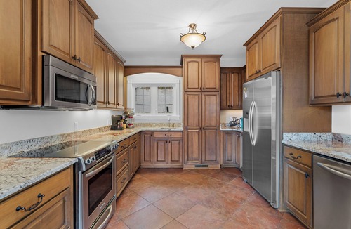 Lake Lure House | Lake Lure Lookout - Lakefront- 3bd/3ba - Sleeps 8 dog friendly