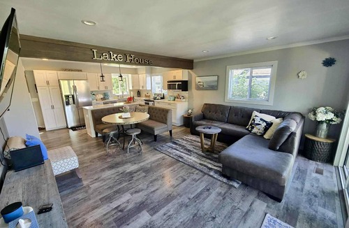 Ferrysburg House | Lakefront "Wine Down" Cottage