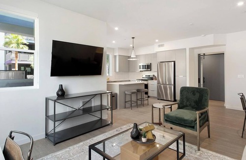 Rhodes Ranch Apartment | Landing | Chic 2BD, Courtyard, Pool