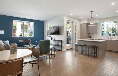 Rhodes Ranch Apartment | Landing | Chic 2BD, Courtyard, Pool