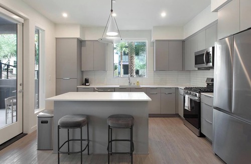 Rhodes Ranch Apartment | Landing | Chic 2BD, Courtyard, Pool