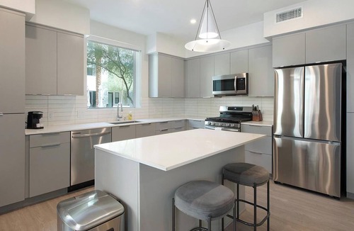 Rhodes Ranch Apartment | Landing | Chic 2BD, Courtyard, Pool