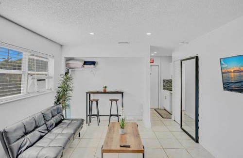 Royal Poinciana House | Large 2 Bed Studio Close to Beach & Hard Rock HA03