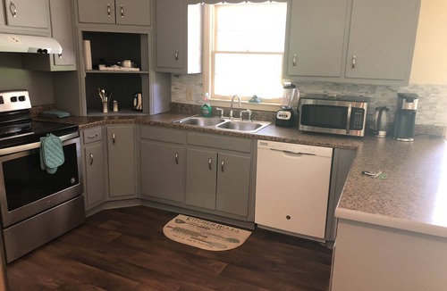 North Buckhead House | Large Buckhead Home 20 people 10 Queens 3 Kitchen WIFI