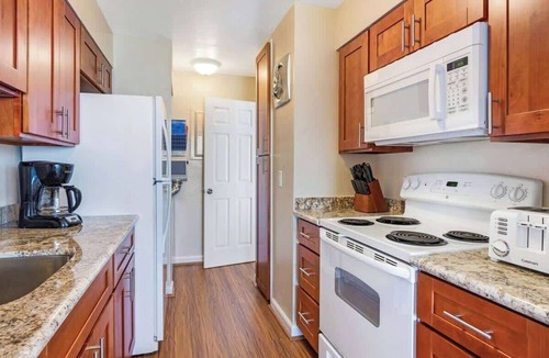 Kahana Condo | Large Corner Oceanfront 2 bedroom condo, AC, wrap around lanai, walkable area
