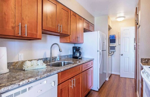 Kahana Condo | Large Corner Oceanfront 2 bedroom condo, AC, wrap around lanai, walkable area