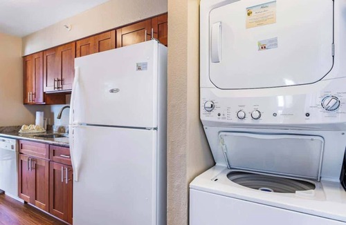 Kahana Condo | Large Corner Oceanfront 2 bedroom condo, AC, wrap around lanai, walkable area