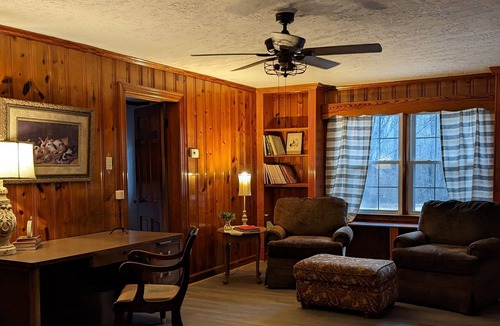 Three Way House | Large Spacious Property and Home Minutes From the Interstate