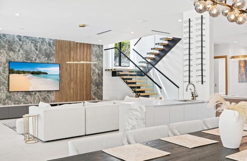 Victoria Park House | Las Olas nights beach days right at your door
