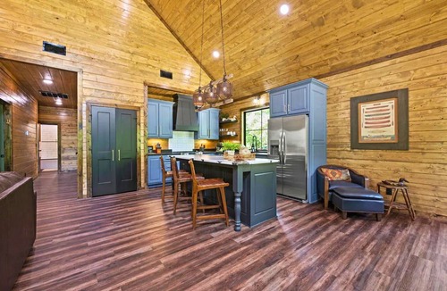 Broken Bow Cabin | Latitude Adjustment Cabin: Poolside Family Getaway