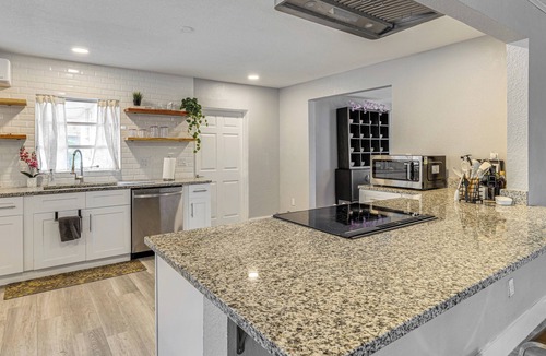 Winter Haven Cottage | Legoland & Lakes Pool Home Pet Friendly