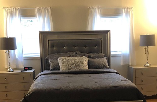 North Buckhead House | LenoxMall 7Bed4bath Home 10Beds Sleep20 Group/Family WiFi Park10Car TVinAllroom