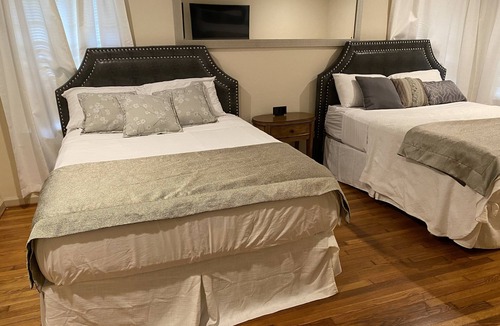 North Buckhead House | LenoxMall 7Bed4bath Home 10Beds Sleep20 Group/Family WiFi Park10Car TVinAllroom