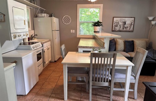 Butts County Cottage | Little Southern Charm in tranquil Flovilla with AC, WiFi