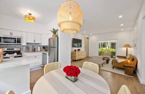 West Avenue Apartment | Lux Designer Apt 2BR/2BA by Lincoln Road MIA Beach