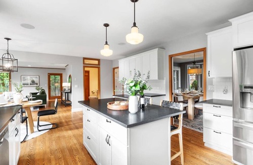 Bothell House | Luxe 7BR Retreat |Sleeps 16| Theater, Gym, & Grill!