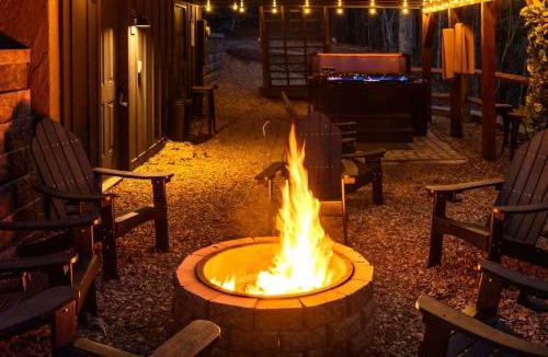 Mill Spring House | LUXE-Lakefront Home, Private Dock, Hot Tub, Sauna, Fire Pit, Canoe, Paddle Boards, Infinity Game Table, Epic Mtn & Lake Views, Universal EV Station