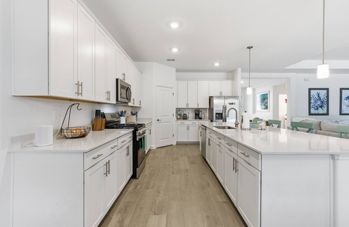 Braden River House | Luxurious 3 Bedroom House in Bradenton: Heated Pool, Hot Tub & Beach Access Near