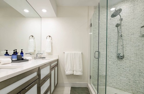 Columbus House | Luxurious and Spacious Townhome Walking distance to Back Bay, The Common, & more